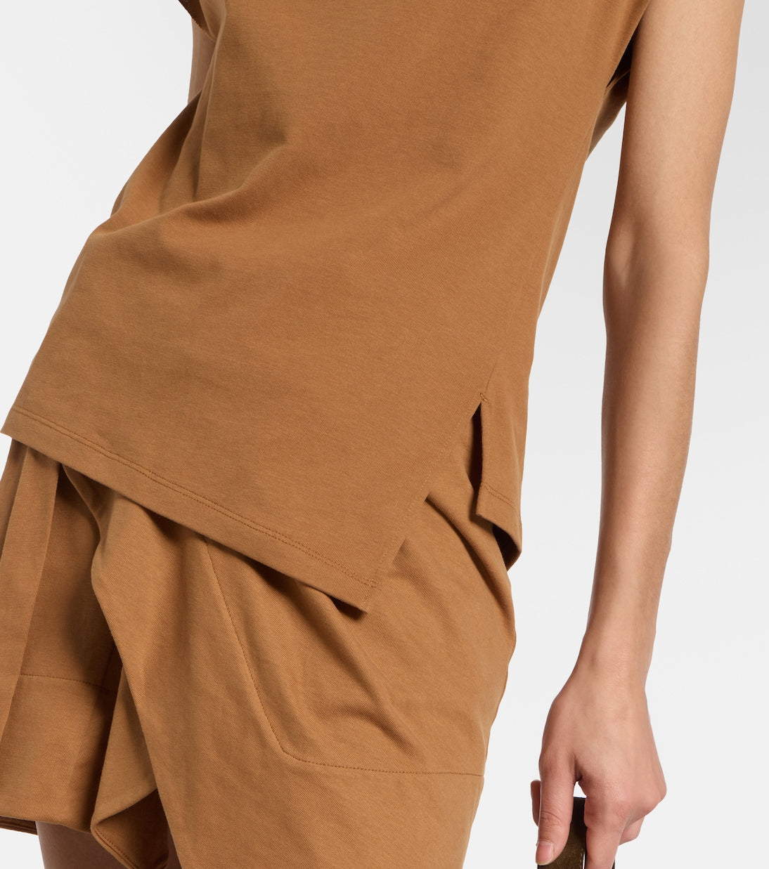 Sebani Tee