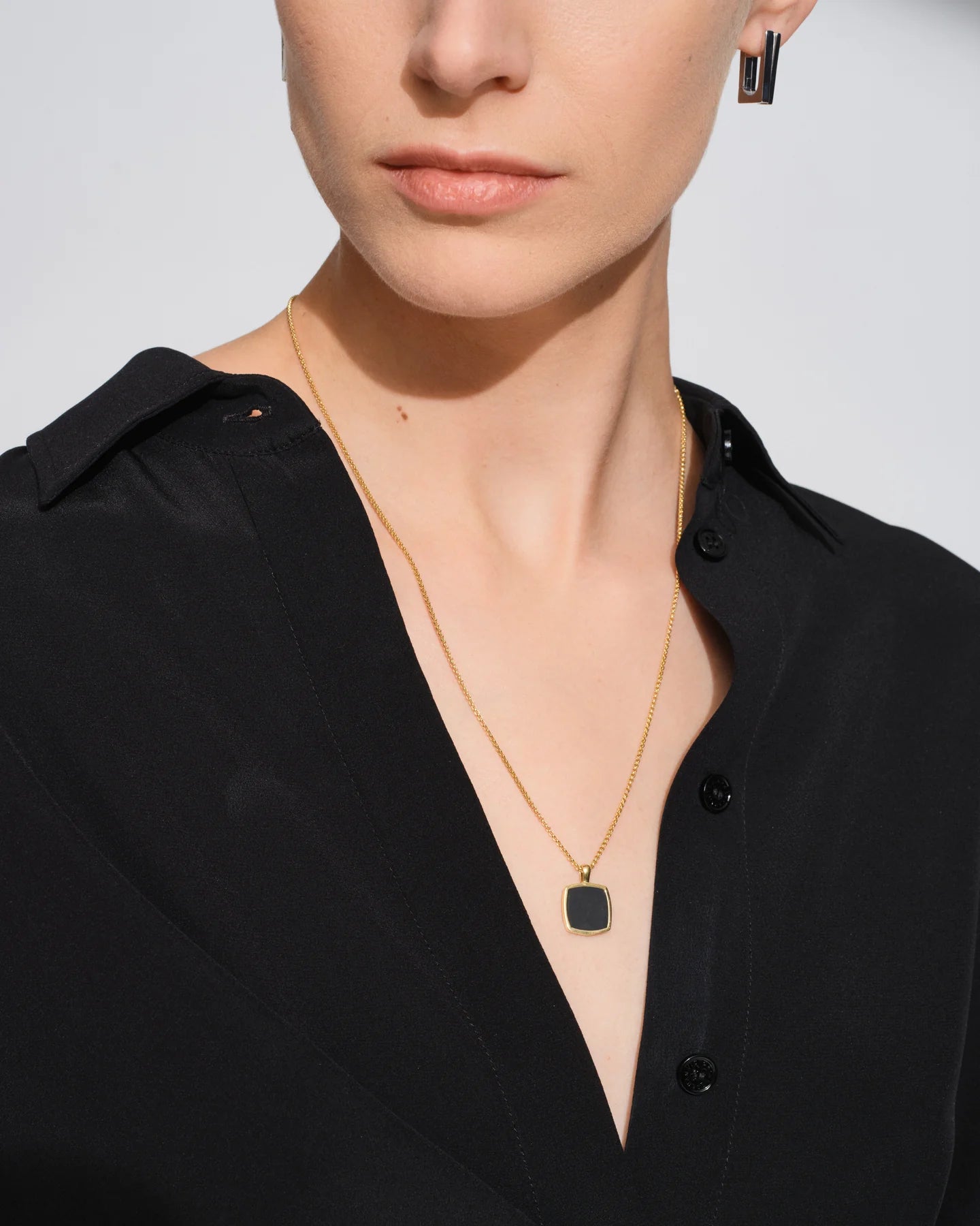 Cushion Pendant Onyx Gold