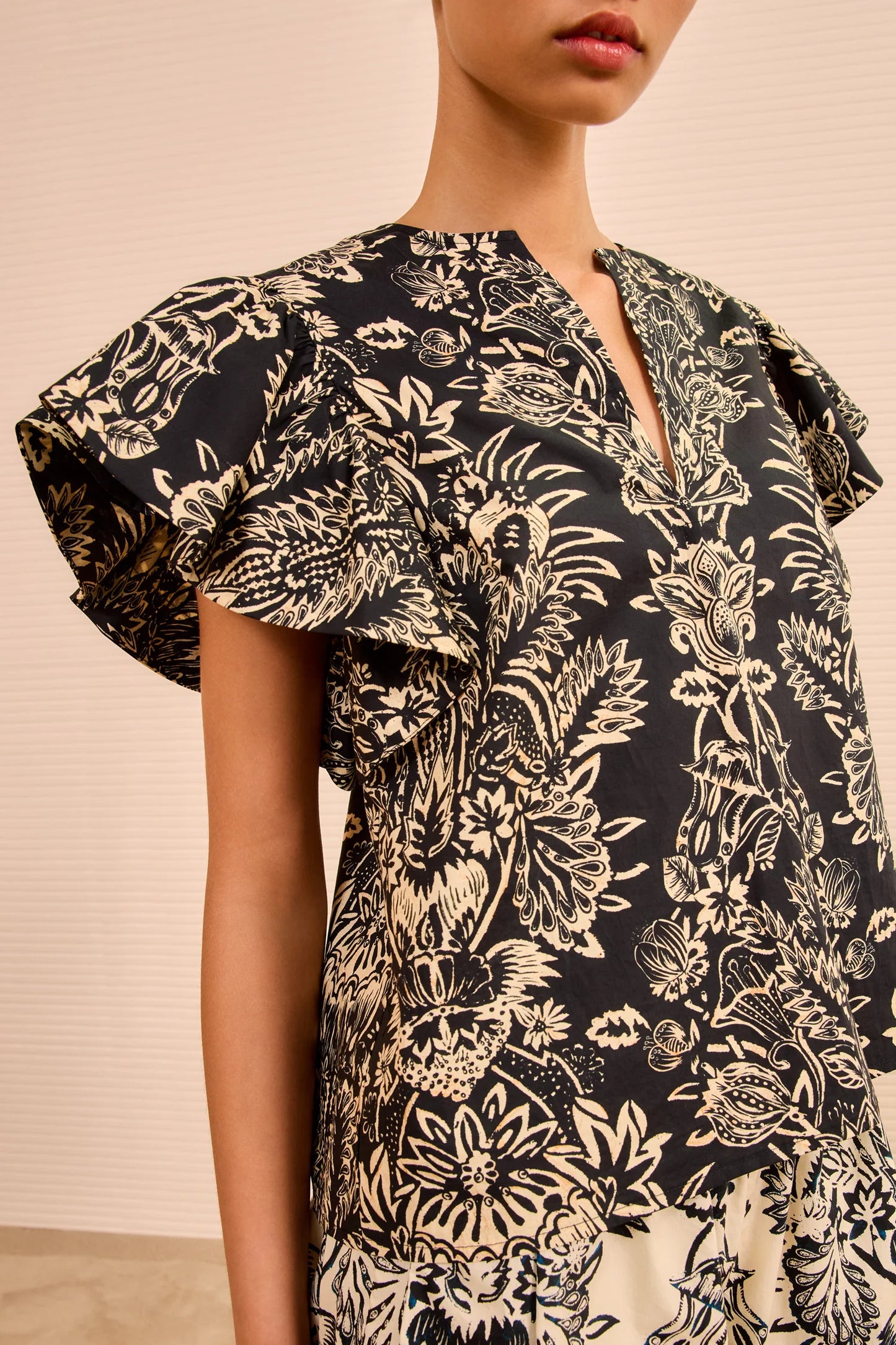 Severine Flutter Sleeve Top in Noir