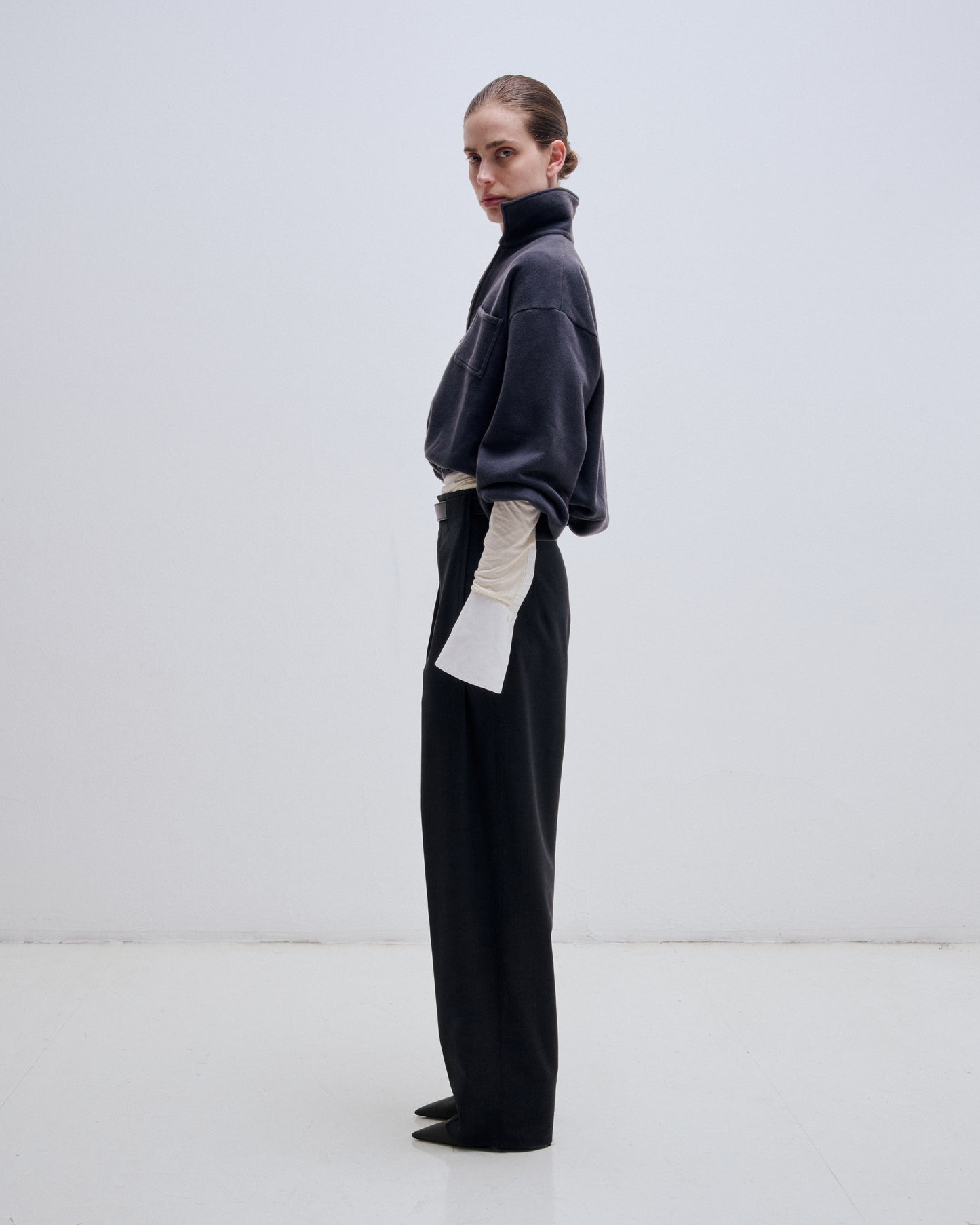 Ronda Leather Belt Wool Pleated Trousers