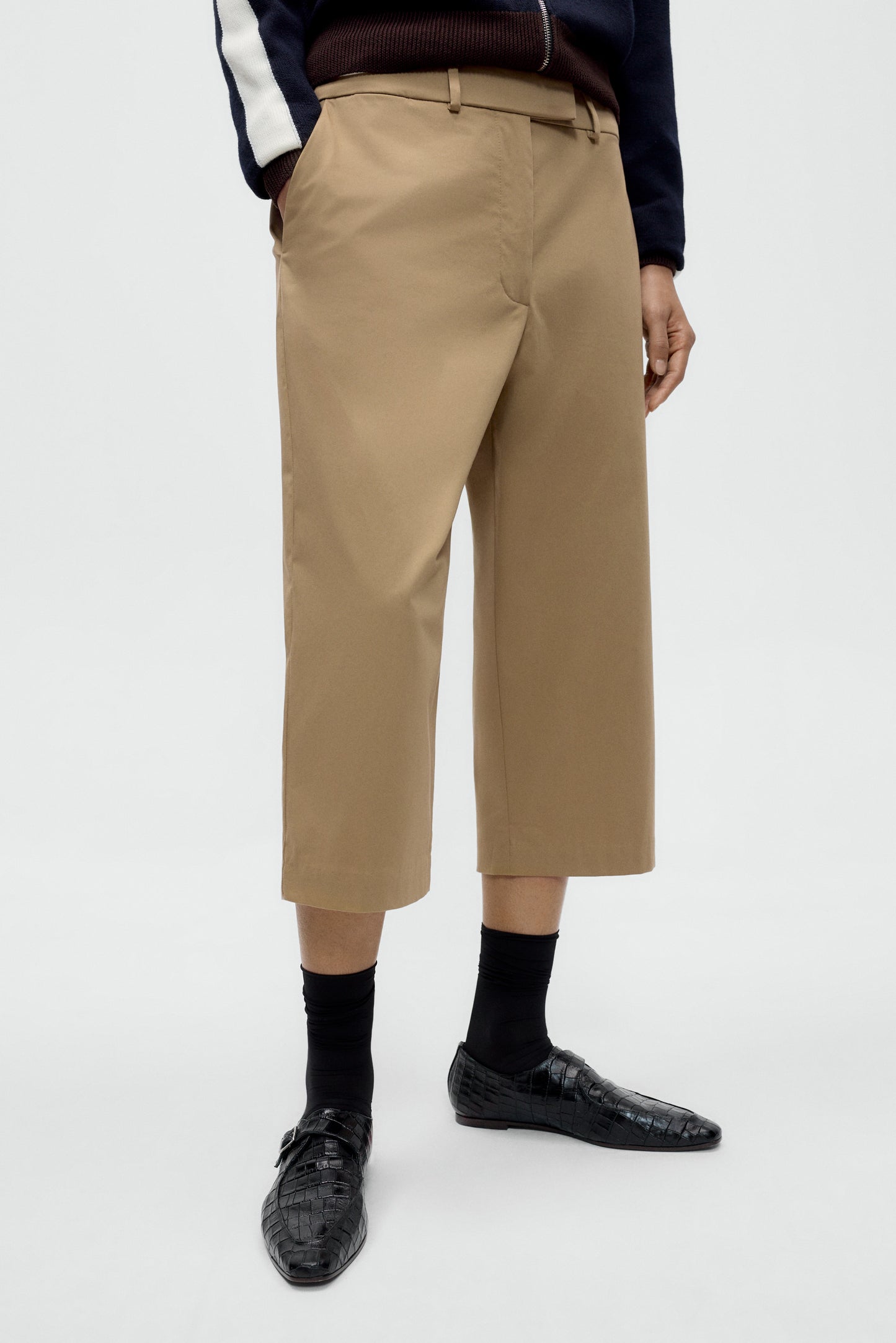 Low Rise Cotton Capri Pants