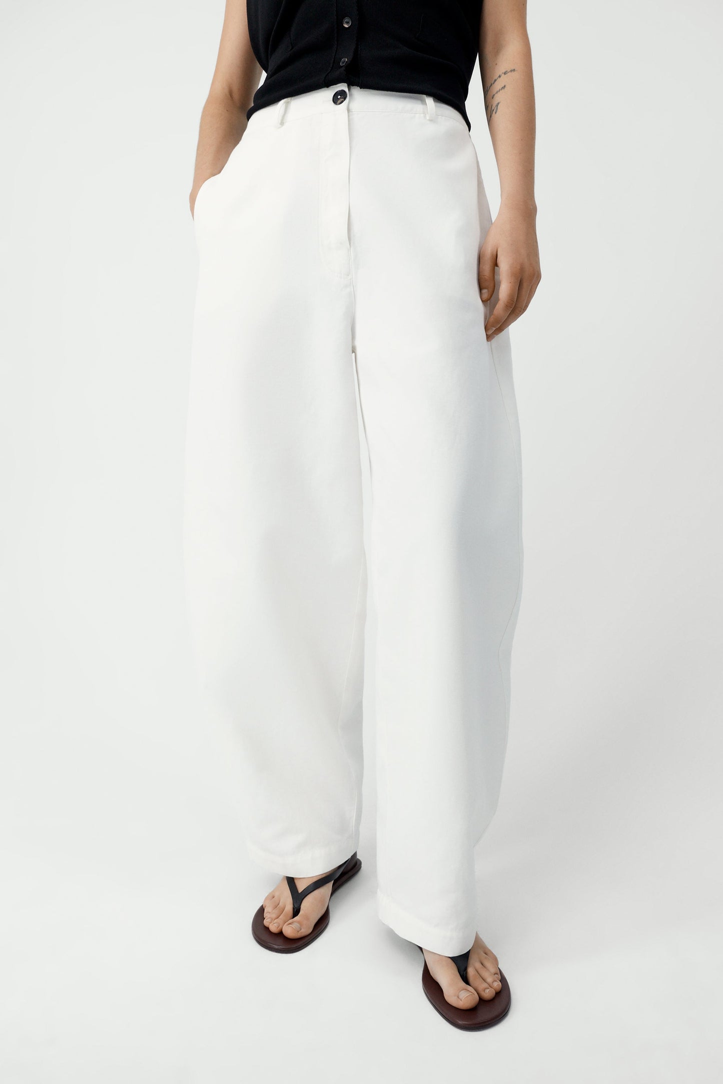 Cotton and Linen Curved Pants in White
