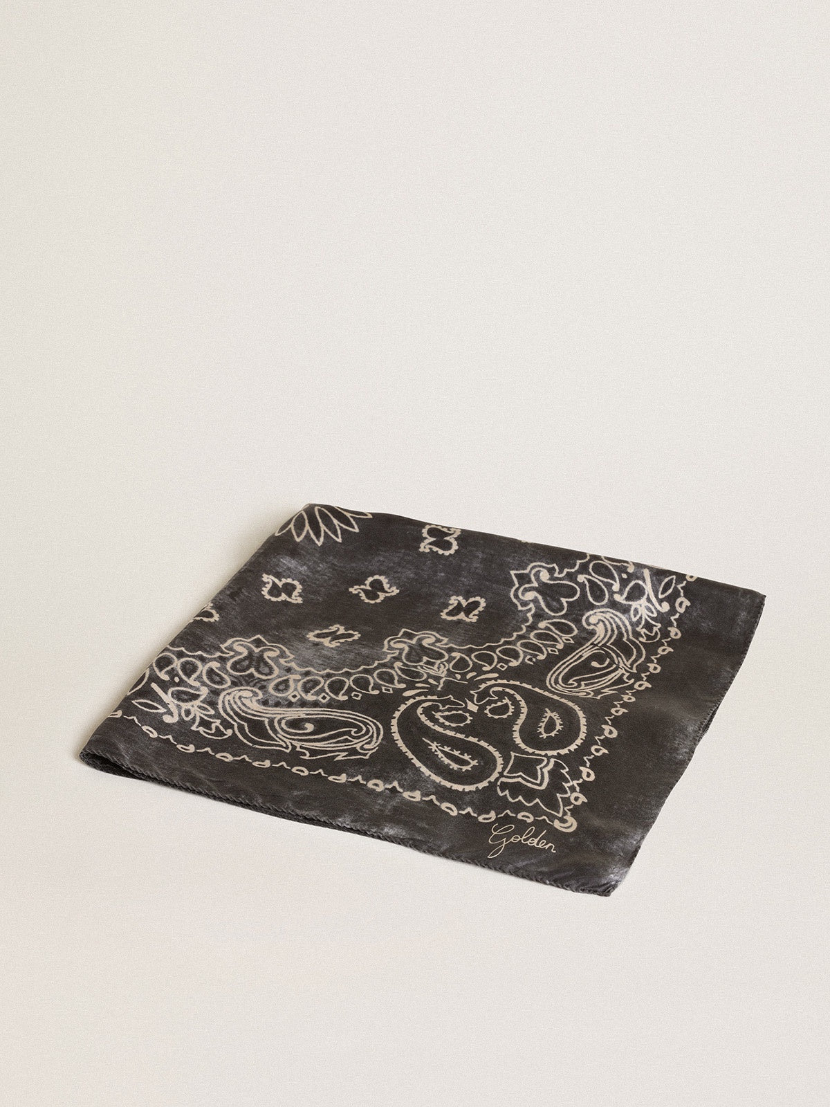 Golden Collection scarf in anthracite grey with paisley pattern
